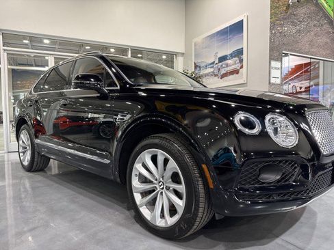 Used 2017 Bentley Bentayga image 21