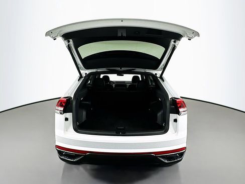 Used 2021 Volkswagen Atlas Cross Sport SE image 26