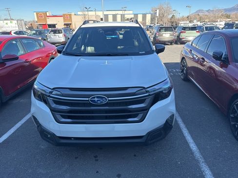 Used 2025 Subaru Forester Limited image 2