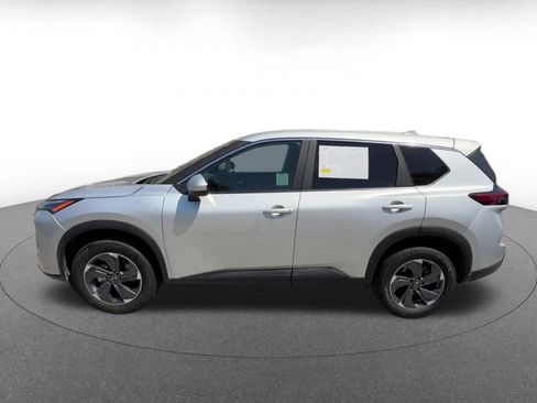 Used 2025 Nissan Rogue SV FWD image 9