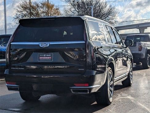 Used 2022 Cadillac Escalade ESV Premium Luxury Platinum image 4