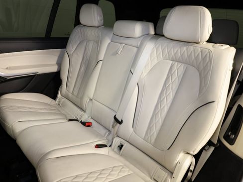 Used 2023 BMW X7 xDrive40i w/ M Sport Package image 11
