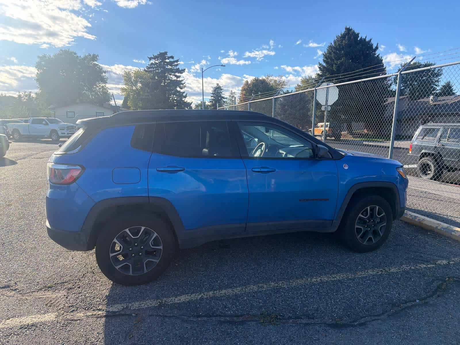 Used 2019 Jeep Compass Trailhawk w/ Cold Weather Group AWD/4WD image 6