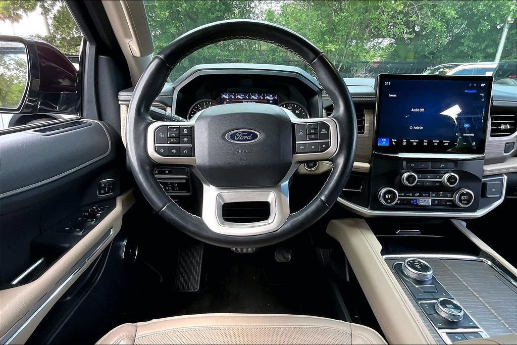 Used 2024 Ford Expedition Limited AWD/4WD image 8