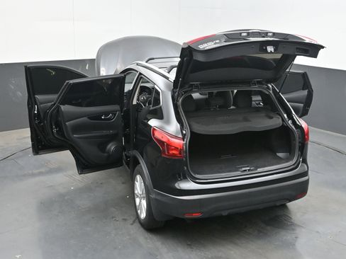 Used 2017 Nissan Rogue Sport SV w/ SV Premium Package image 42