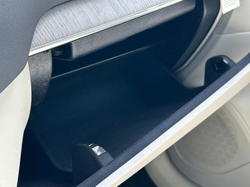 New 2025 Volvo XC90 T8 Plus w/ Protection Package Premier image 28