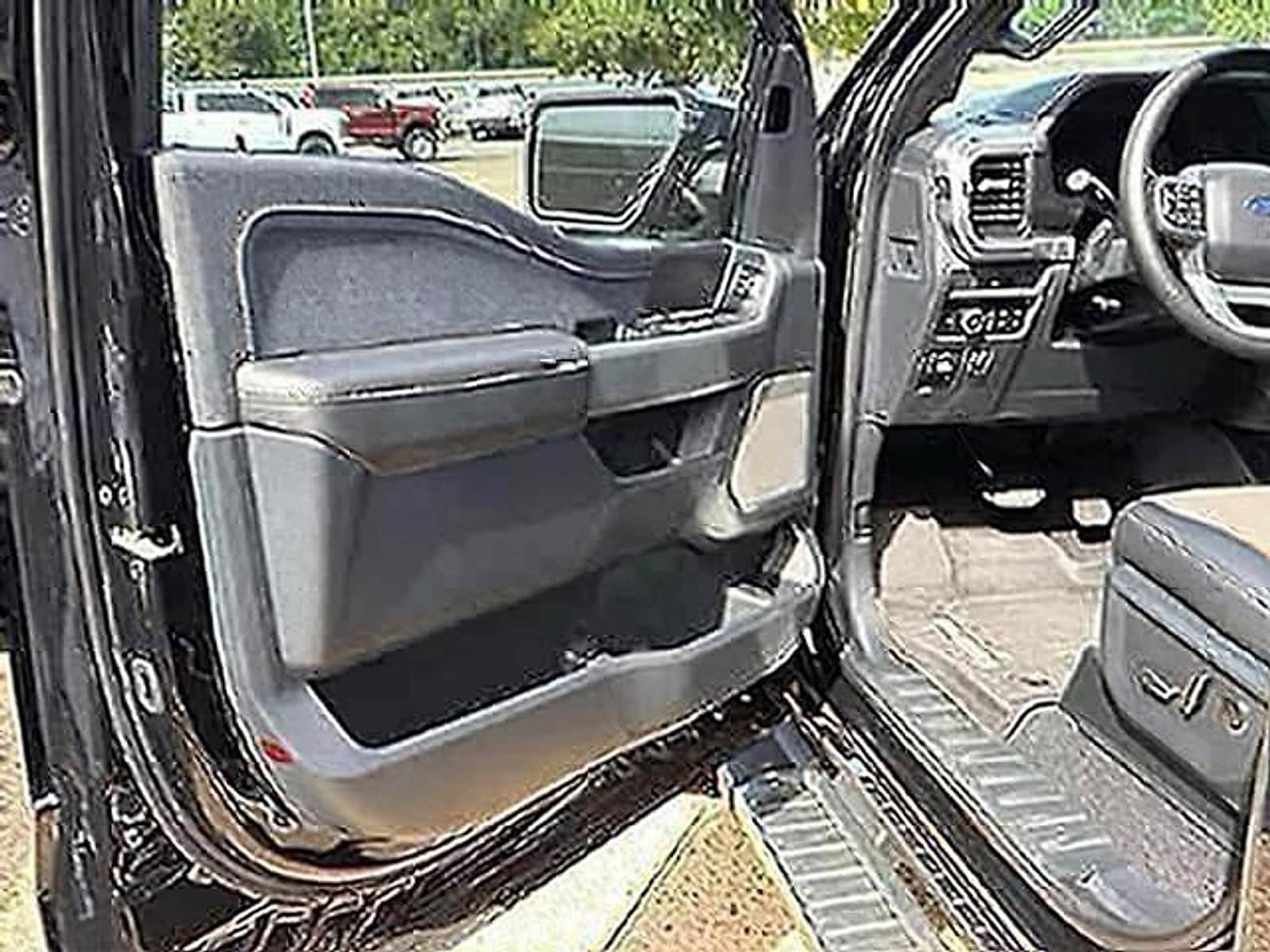 Used 2025 Ford F150 Lariat w/ Equipment Group 502A High AWD/4WD image 9