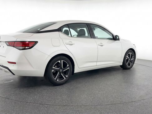 Used 2025 Nissan Sentra SV FWD image 9