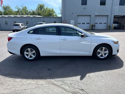Used 2019 Chevrolet Malibu LS FWD image 2