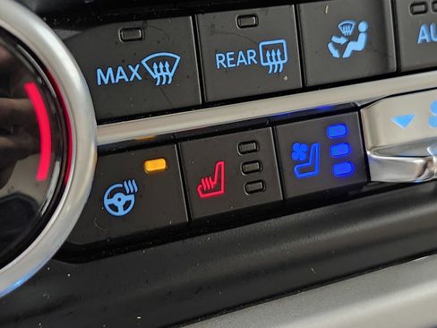 Used 2024 Ford Expedition Limited image 10