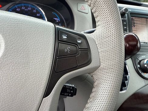 Used 2013 Toyota Sienna XLE image 37