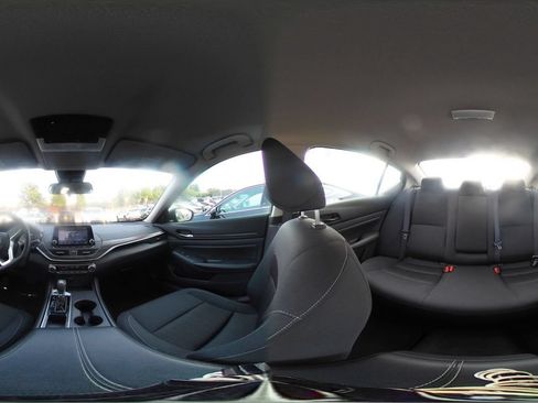 Used 2025 Nissan Altima 2.5 SV FWD image 37