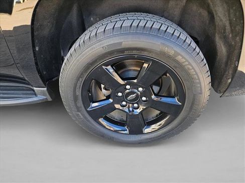 Used 2018 Chevrolet Suburban LT w/ LT Midnight Edition image 8