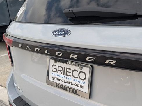 New 2026 Ford Explorer Active RWD image 9
