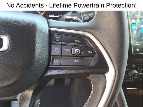 Used 2023 Jeep Grand Cherokee Altitude AWD/4WD image 17