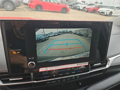 Used 2025 Toyota Sienna LE image 22