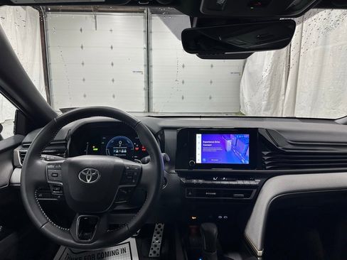Used 2025 Toyota Camry SE image 16