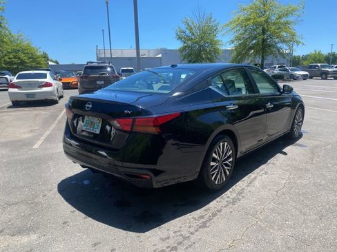Certified 2024 Nissan Altima 2.5 SV FWD image 3