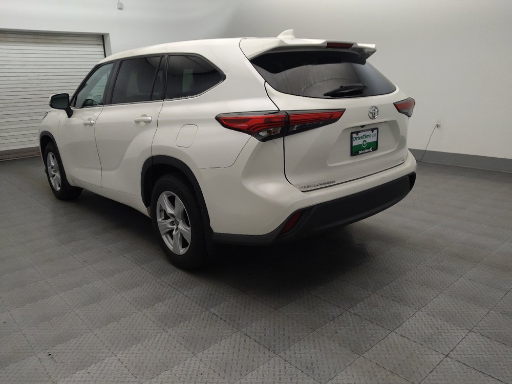 Used 2021 Toyota Highlander LE FWD image 5