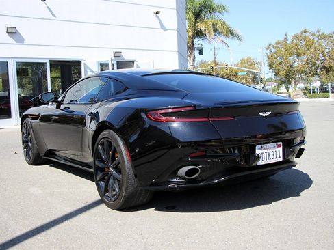 Used 2018 Aston Martin DB11 Coupe image 6