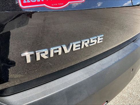 Used 2021 Chevrolet Traverse LT image 21