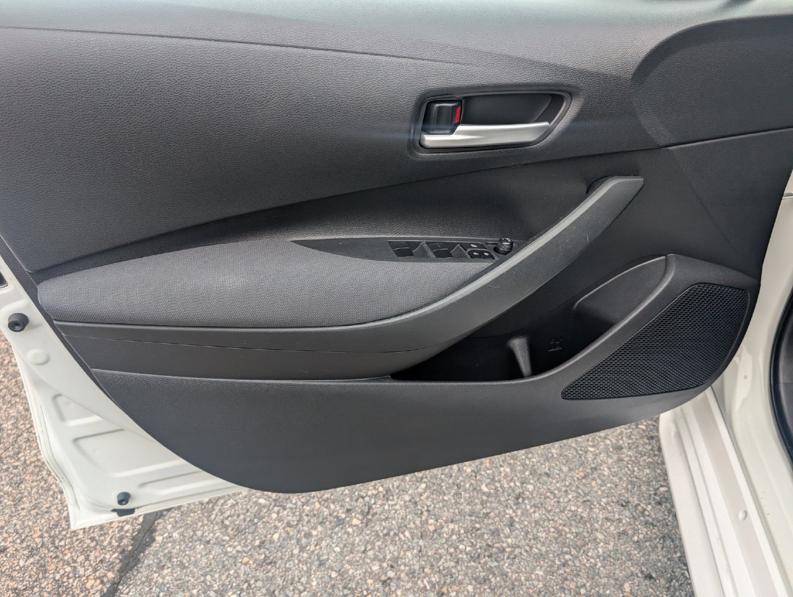 Used 2020 Toyota Corolla LE FWD image 9