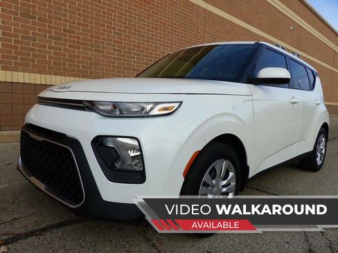 Used 2022 Kia Soul LX image 1