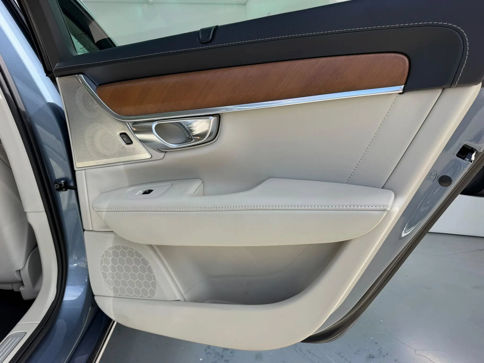 Used 2017 Volvo S90 T5 Inscription w/ Vision Package FWD image 22