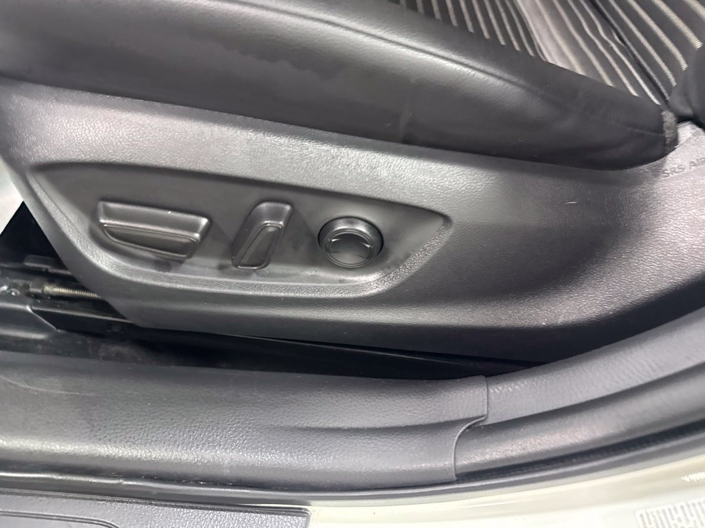 Used 2018 Toyota Camry SE FWD image 13