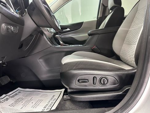 Used 2020 Chevrolet Equinox LS w/ LS Convenience Package FWD image 19