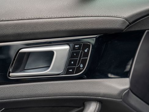 Used 2018 Porsche Panamera 4 image 12