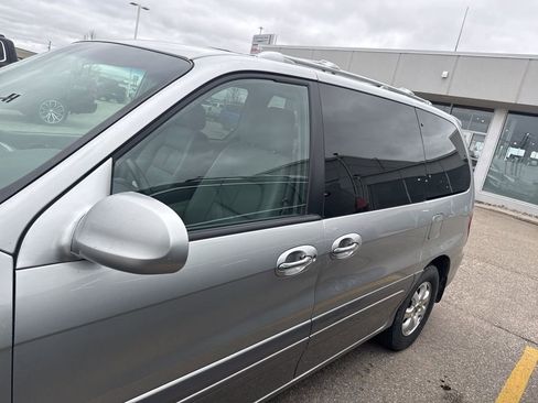 Used 2004 Kia Sedona LX FWD image 4