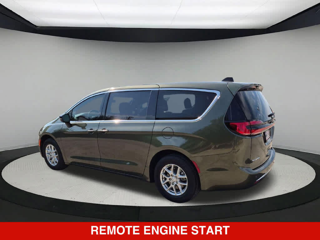 New 2027 Chrysler Pacifica Select FWD image 5