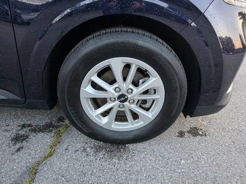 Certified 2024 Kia Carnival LX FWD image 12