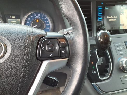Used 2016 Toyota Sienna XLE image 16