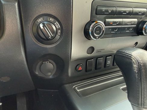 Used 2009 Nissan Titan SE w/ SE Max Utility Pkg AWD/4WD image 23