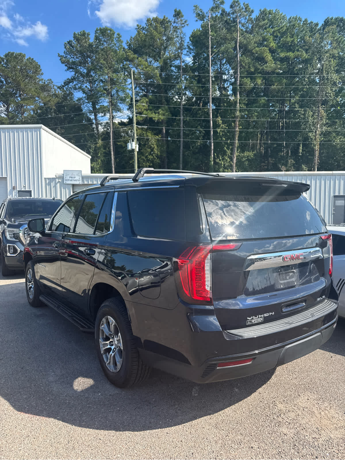Used 2022 GMC Yukon SLE w/ Gmc Pro Safety Plus Package AWD/4WD image 6