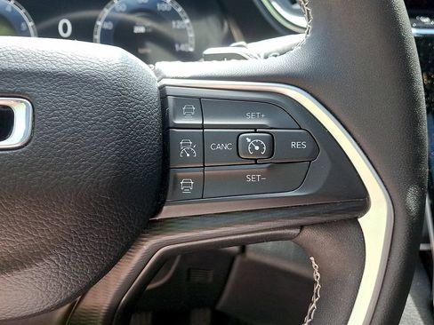 Used 2023 Jeep Grand Cherokee Altitude AWD/4WD image 23