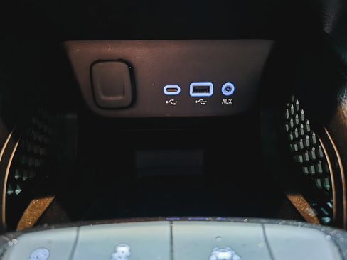 Used 2021 Chevrolet TrailBlazer LS w/ LPO, Blackout Package FWD image 31