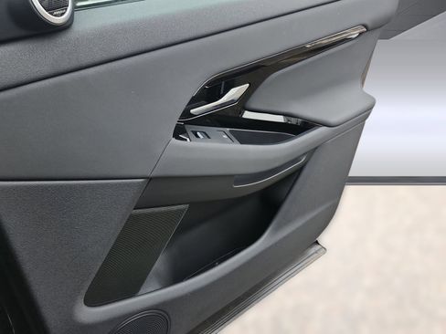 Used 2024 Land Rover Range Rover Evoque Dynamic SE image 19