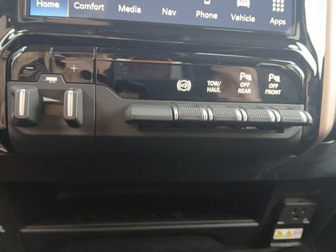 Used 2024 RAM 2500 Laramie w/ Safety Group image 37