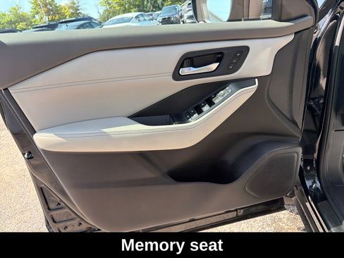 Used 2023 Nissan Rogue SL w/ SL Premium Package FWD image 12