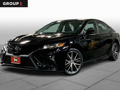 Used 2021 Toyota Camry SE w/ Cold Weather Package