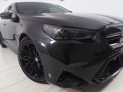 Used 2025 BMW M5 w/ Executive Package image 27
