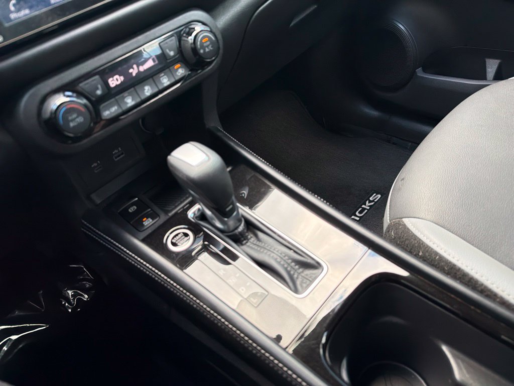 Used 2024 Nissan Kicks SR w/ SR Premium Package FWD image 49