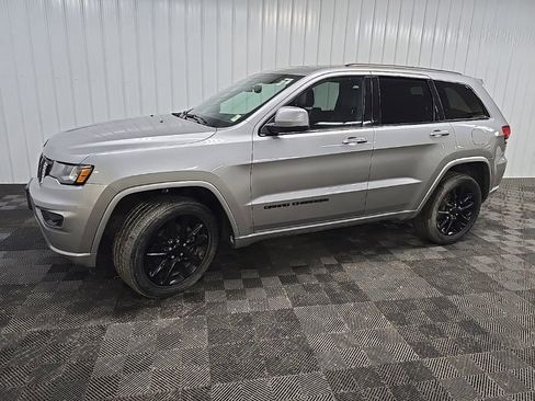 Used 2020 Jeep Grand Cherokee Altitude AWD/4WD image 6