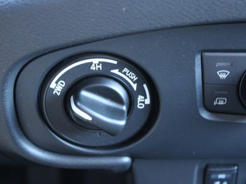 Used 2022 Nissan Frontier PRO-4X image 25