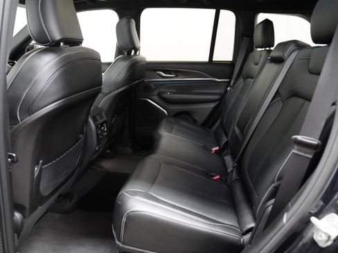 Used 2023 Jeep Grand Cherokee Overland image 5