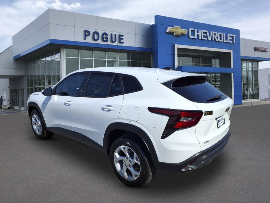 New 2026 Chevrolet Trax LS w/ LS Convenience Package FWD image 3