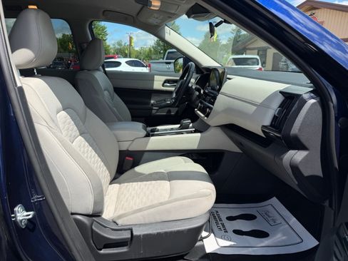 Used 2022 Nissan Pathfinder SV AWD/4WD image 22
